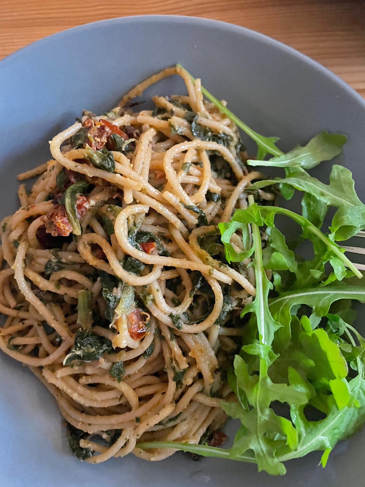 Cremige Tomaten-Hummus-Pasta