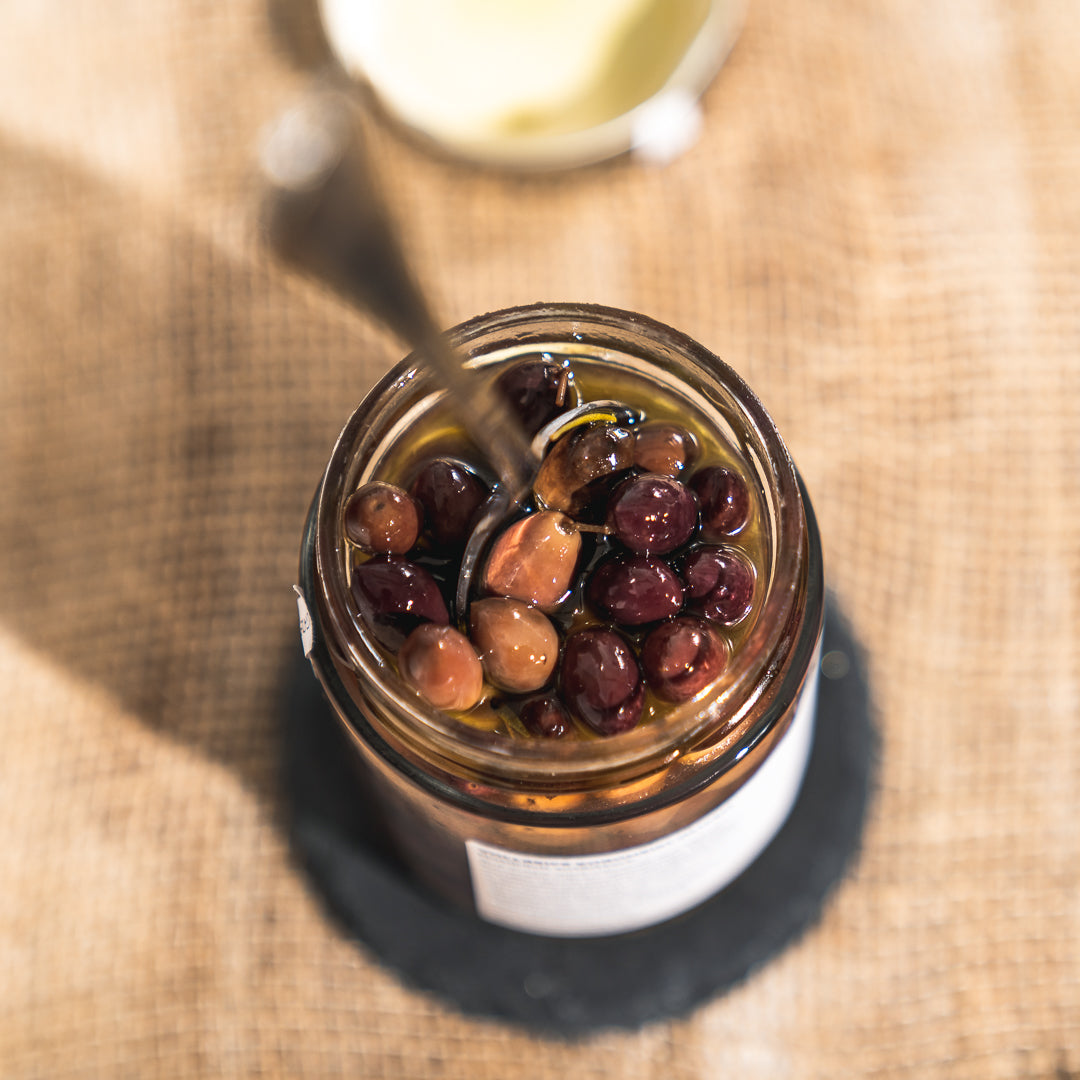 Kreta-Oliven mit Rosmarin